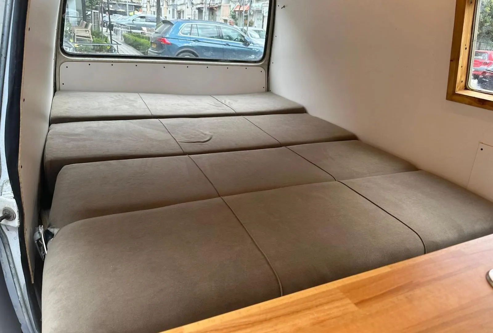 אתר קמפינג טיראנה Rent Van Oliver