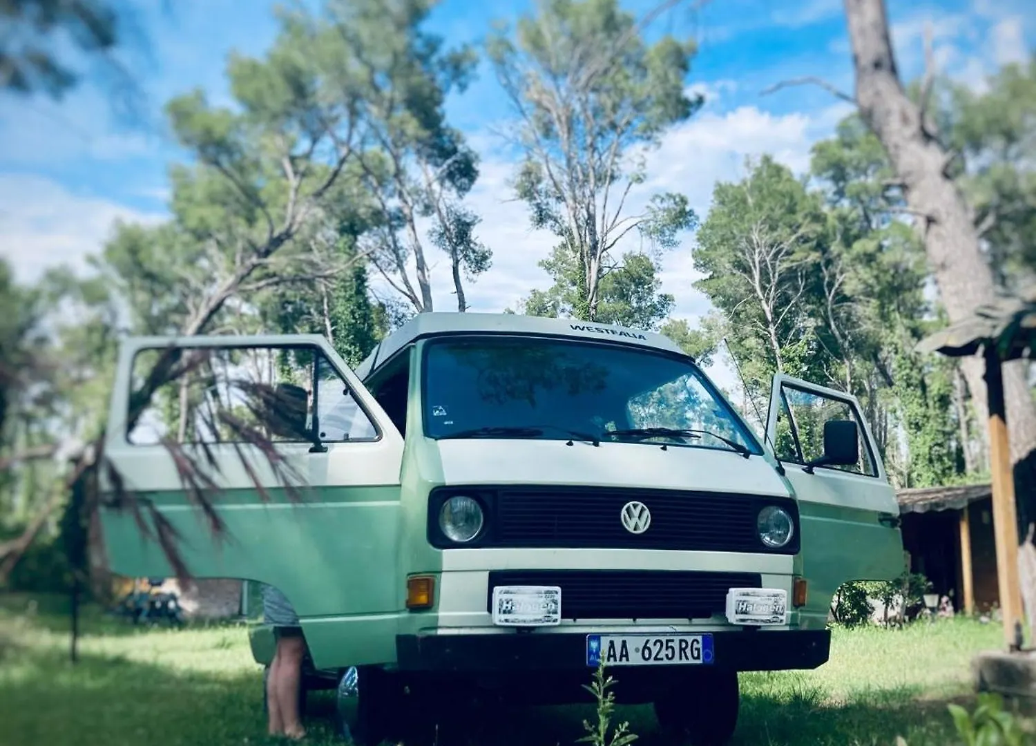 אתר קמפינג טיראנה Rent Van Oliver